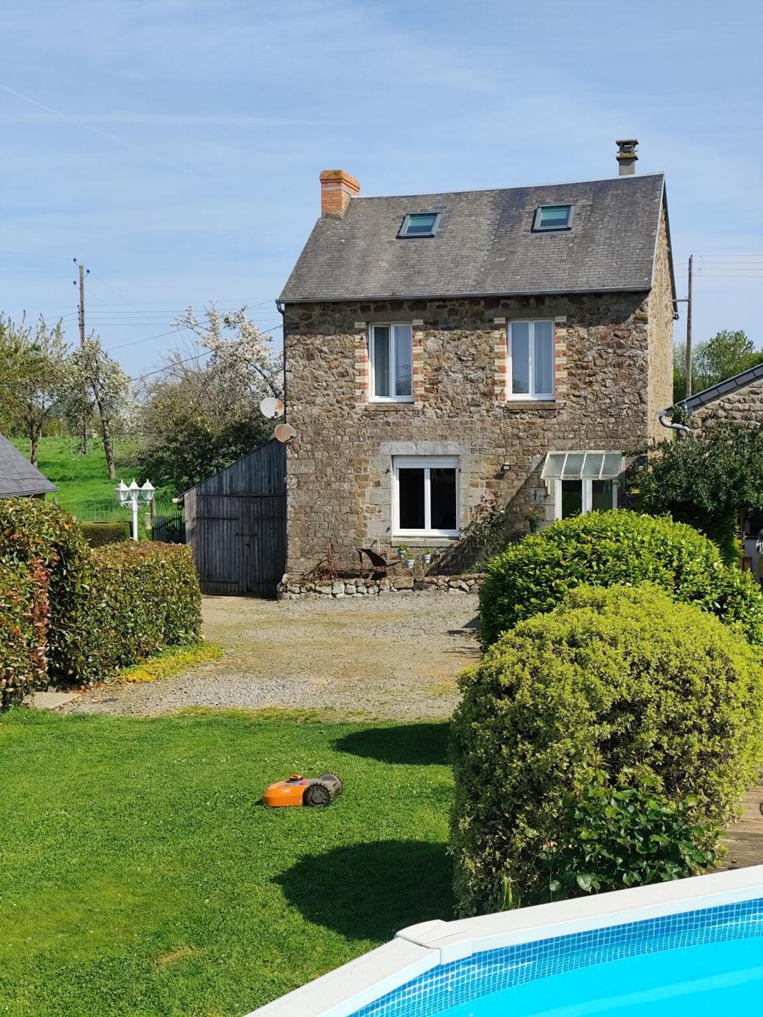 Le Jardin B&B Isigny-le-Buat Ngoại thất bức ảnh
